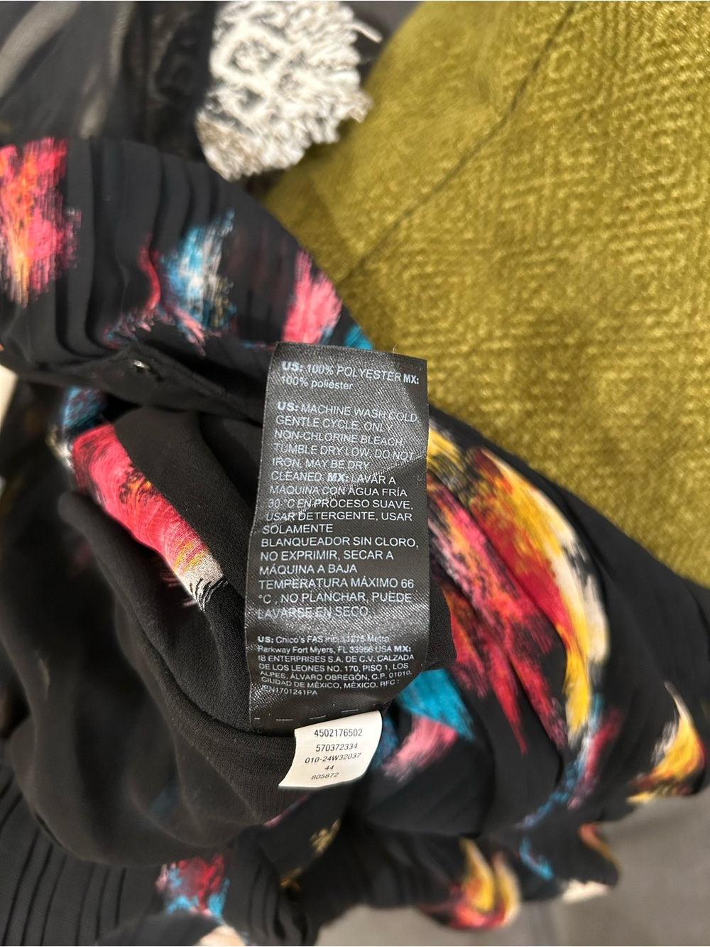 NWOT White House Black Market Multicolor Abstract Flutter Sleeve Blouse Size 0 - Picture 11 of 11
